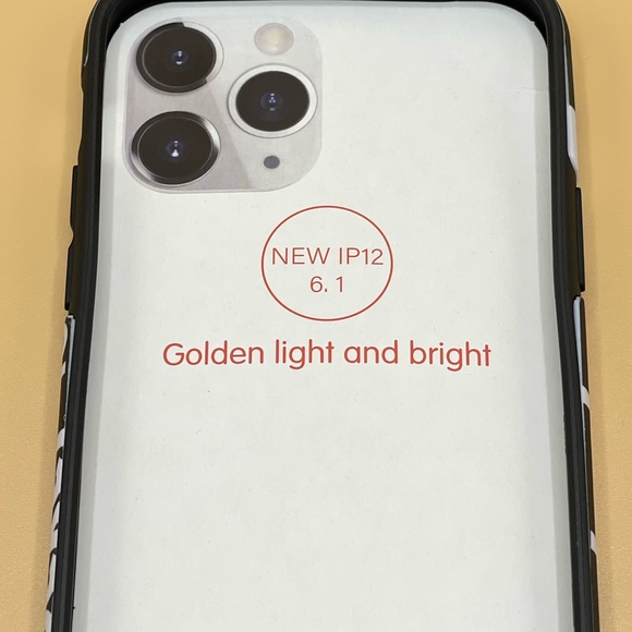 iphone 12 phone case foot locker case 6.1. New - Picture 5 of 7